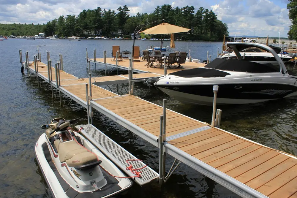 what-is-a-drive-on-floating-dock-system-and-how-does-it-work-1 what-is-a-drive-on-floating-dock-system-and-how-does-it-work-1